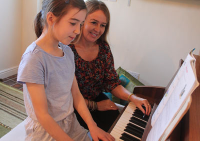 Photo of Nina Macpherson teaching the piano